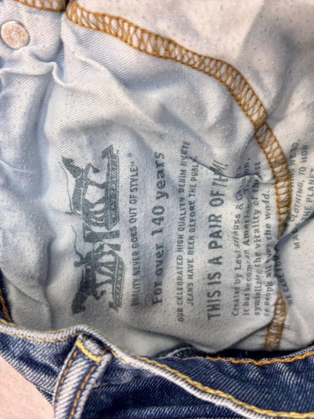 Levi's Men's Blue Jeans --- Straight Leg --- Size: 32 x 34 --- Great Condition!